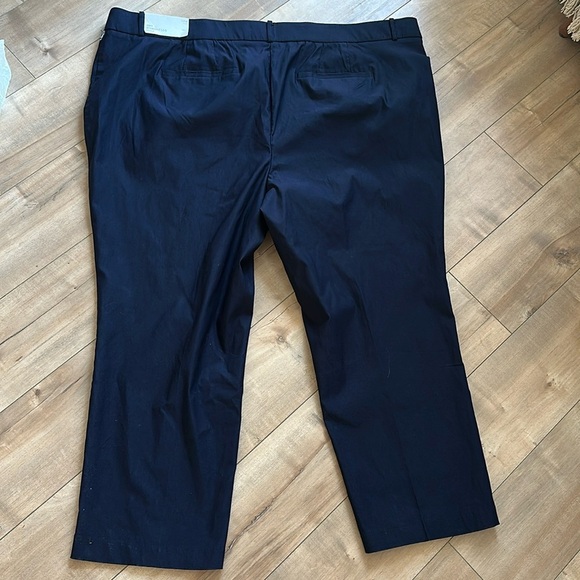 NWT Liz Claiborne Amy Straight Leg Pants Pull On Mid Rise Navy Plus Sz 30W Short - Picture 8 of 8